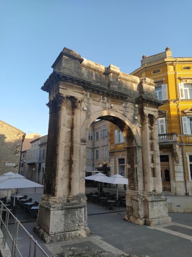 Dejan Apartment-Top Centar Pula Rum bild